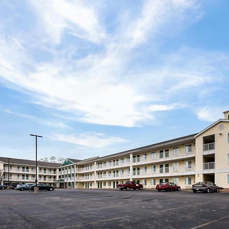 Hometowne Studios By Red Roof Kansas City - Worlds Of Fun Eksteriør bilde