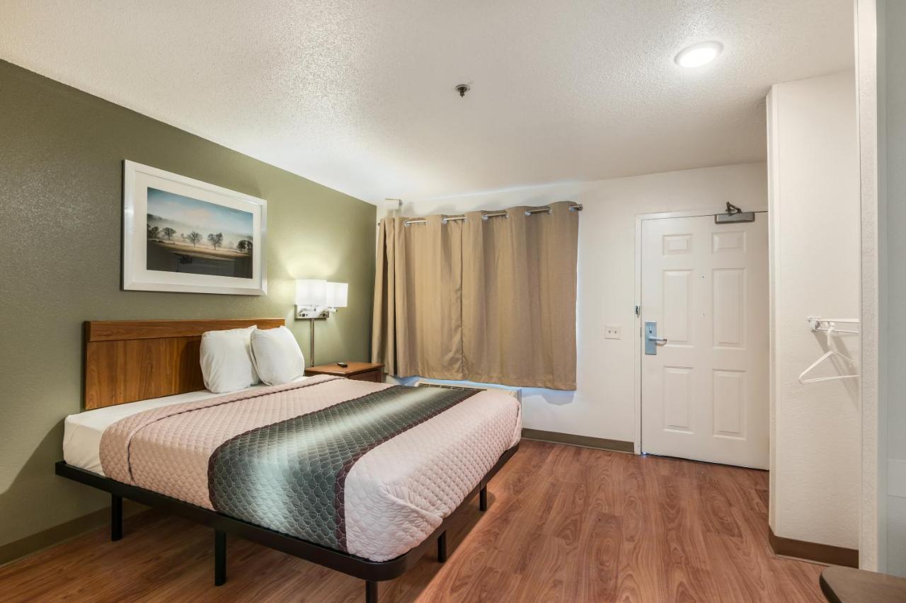 Hometowne Studios By Red Roof Kansas City - Worlds Of Fun Eksteriør bilde