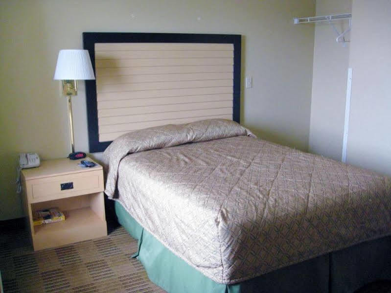 Hometowne Studios By Red Roof Kansas City - Worlds Of Fun Eksteriør bilde